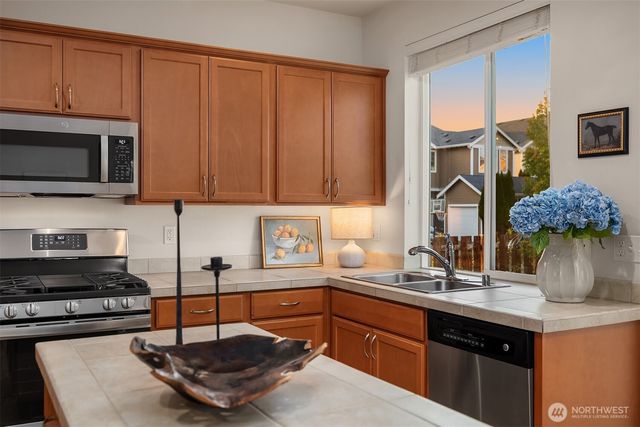 16009 24th Street E, Lake Tapps, WA 98391