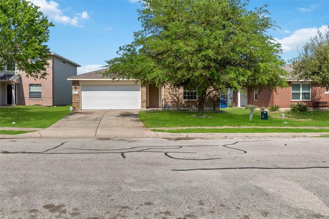 804 Lavaca LOOP, Elgin, TX 78621