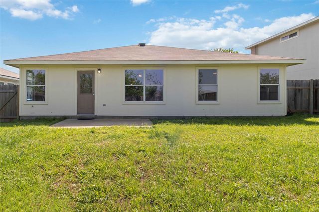 804 Lavaca LOOP, Elgin, TX 78621