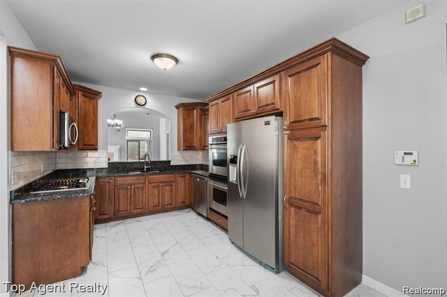 1066 Lorenzo Court, Troy, MI 48085