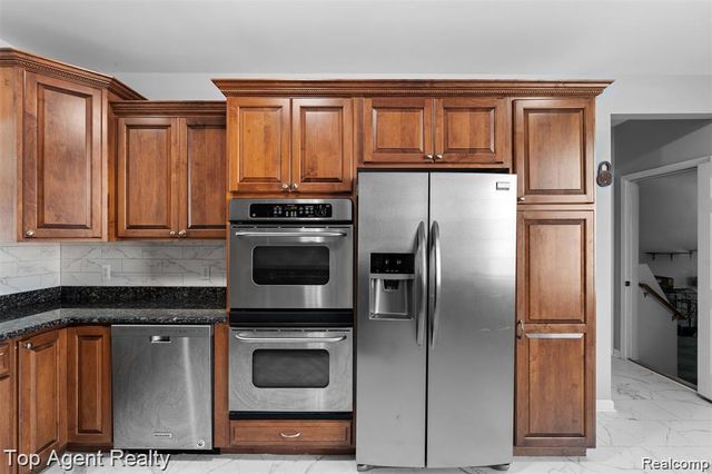 1066 Lorenzo Court, Troy, MI 48085