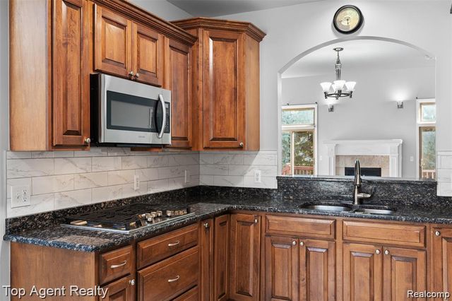 1066 Lorenzo Court, Troy, MI 48085