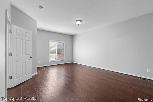 1066 Lorenzo Court, Troy, MI 48085