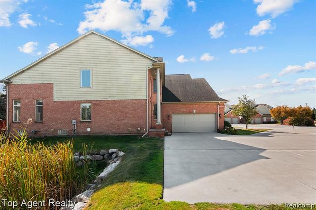 1066 Lorenzo Court, Troy, MI 48085