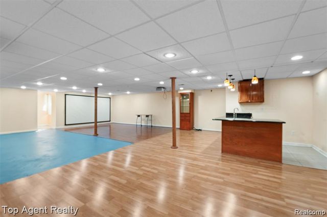 1066 Lorenzo Court, Troy, MI 48085