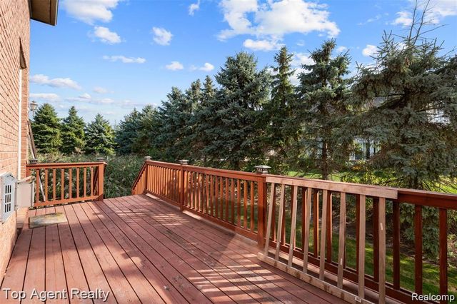 1066 Lorenzo Court, Troy, MI 48085