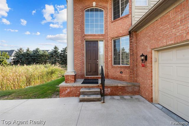 1066 Lorenzo Court, Troy, MI 48085