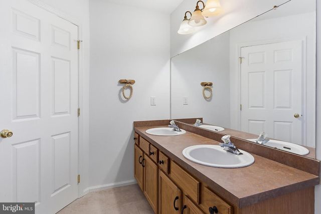 31 HILLCREST LN, Tuckerton, NJ 08087