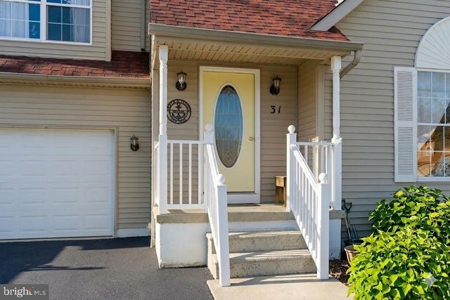 31 HILLCREST LN, Tuckerton, NJ 08087