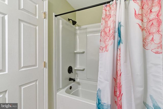 31 HILLCREST LN, Tuckerton, NJ 08087