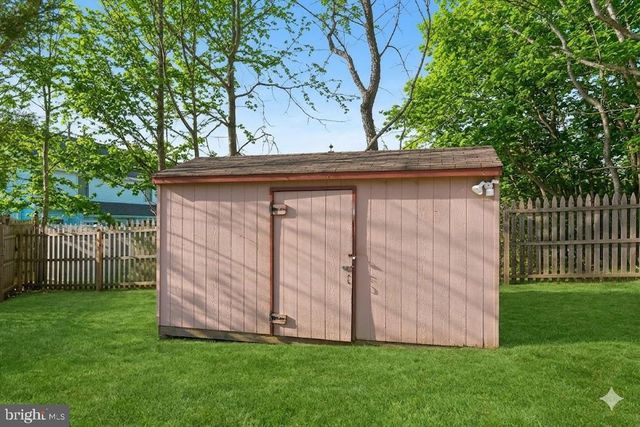 31 HILLCREST LN, Tuckerton, NJ 08087