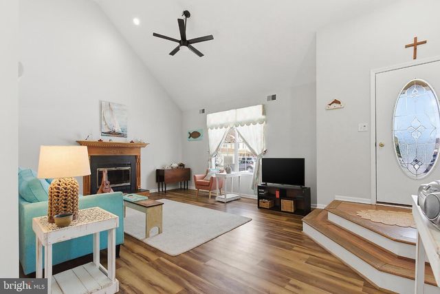 31 HILLCREST LN, Tuckerton, NJ 08087