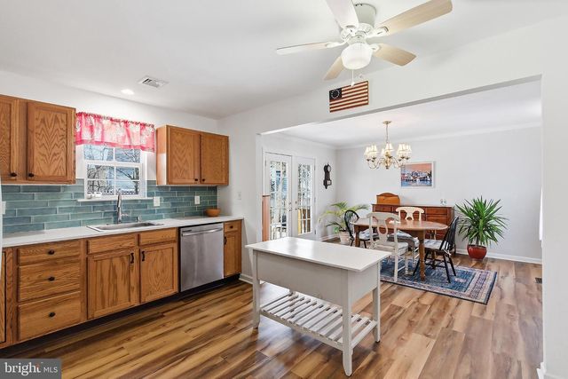 31 HILLCREST LN, Tuckerton, NJ 08087