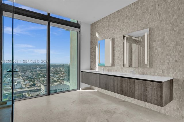 88 SW 7th St 4011, Miami, FL 33130