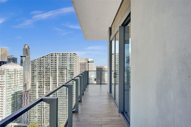 88 SW 7th St 4011, Miami, FL 33130