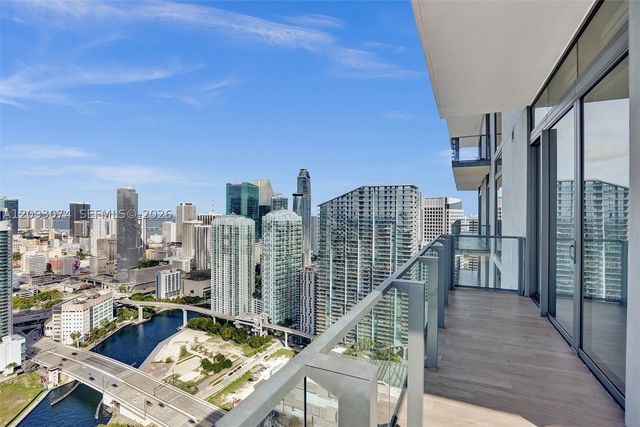 88 SW 7th St 4011, Miami, FL 33130