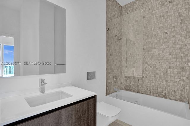 88 SW 7th St 4011, Miami, FL 33130