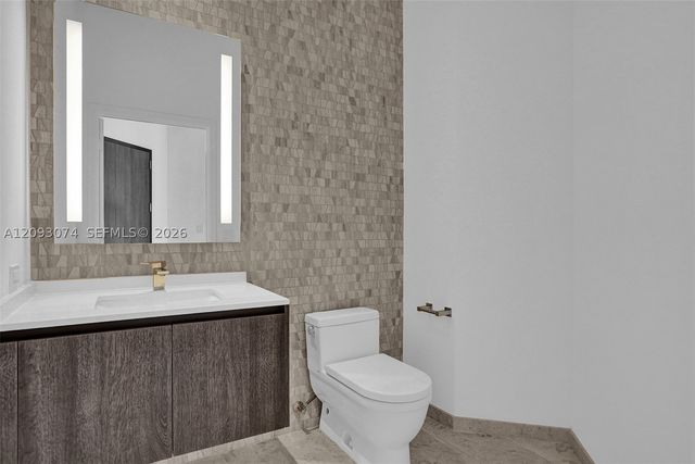 88 SW 7th St 4011, Miami, FL 33130