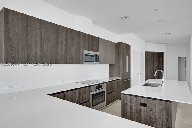88 SW 7th St 4011, Miami, FL 33130