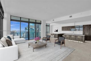 88 SW 7th St 4011, Miami, FL 33130