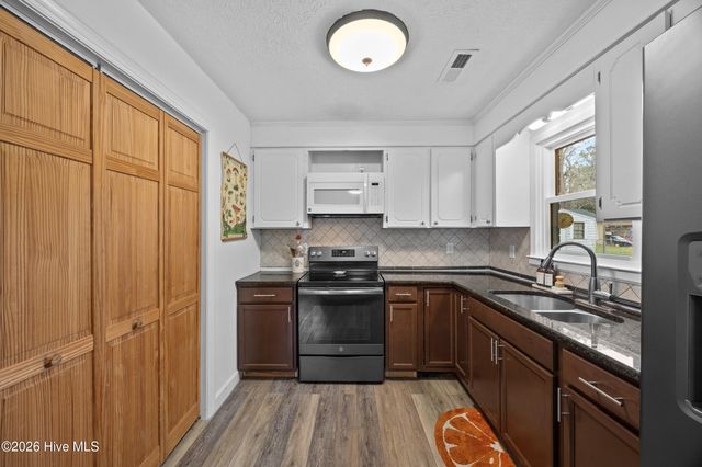 131 Meadowood Drive, Wilmington, NC 28411