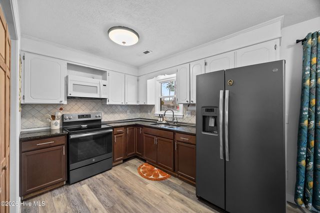 131 Meadowood Drive, Wilmington, NC 28411