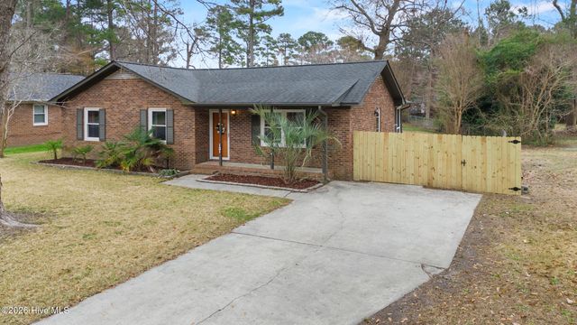 131 Meadowood Drive, Wilmington, NC 28411