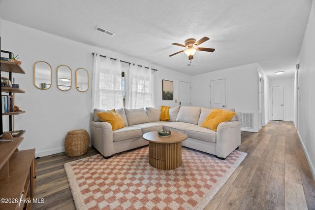 131 Meadowood Drive, Wilmington, NC 28411