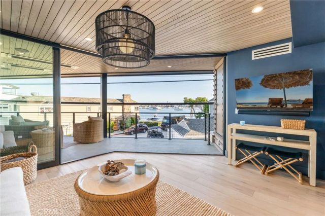109 Turquoise, Newport Beach, CA 92662