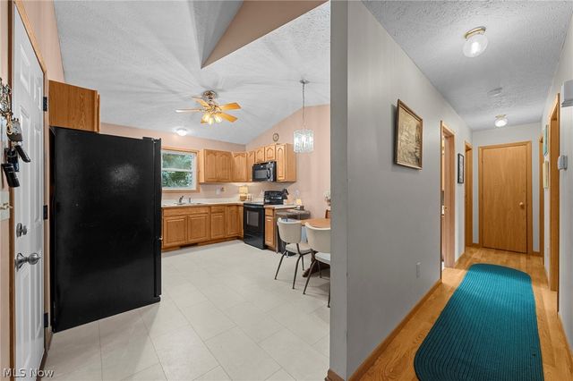 77 29th Street NW, Barberton, OH 44203