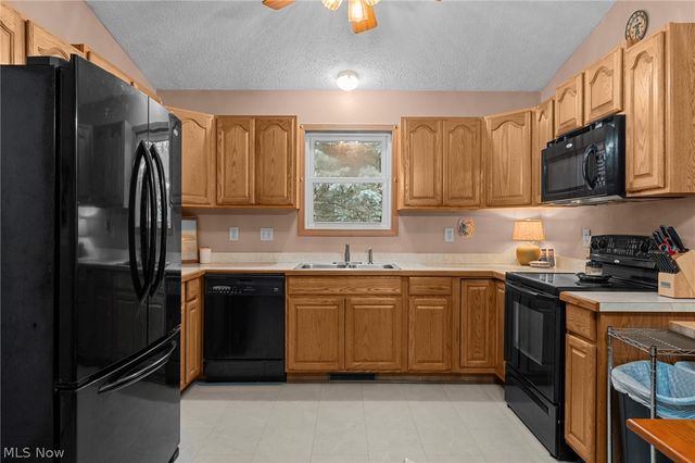 77 29th Street NW, Barberton, OH 44203
