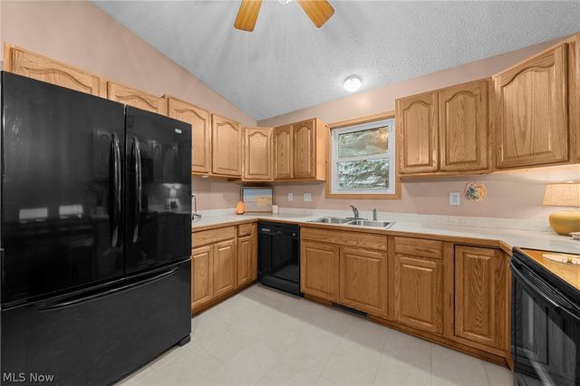 77 29th Street NW, Barberton, OH 44203