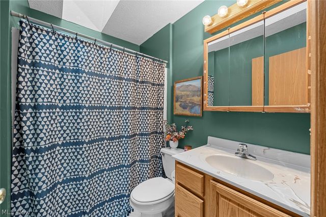 77 29th Street NW, Barberton, OH 44203