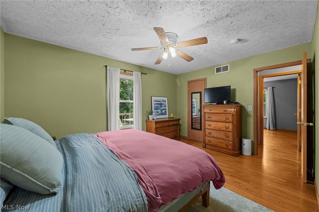77 29th Street NW, Barberton, OH 44203