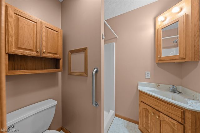 77 29th Street NW, Barberton, OH 44203
