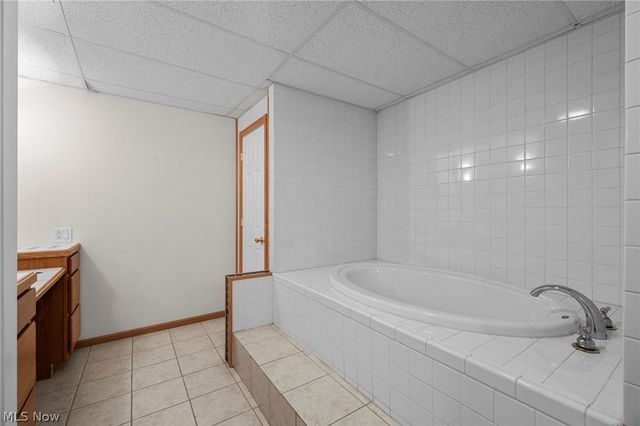 77 29th Street NW, Barberton, OH 44203