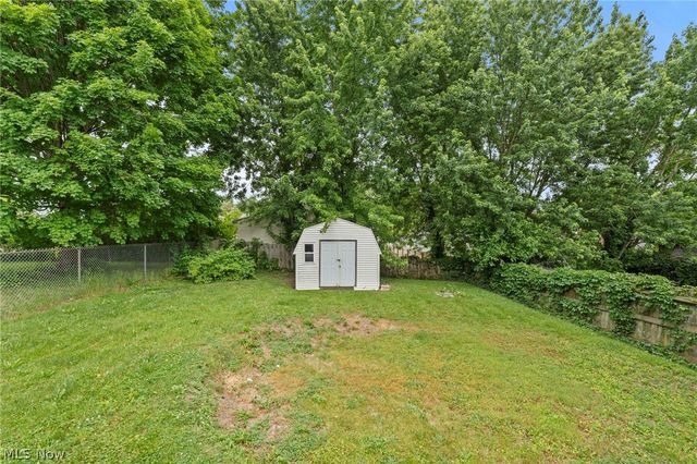 77 29th Street NW, Barberton, OH 44203