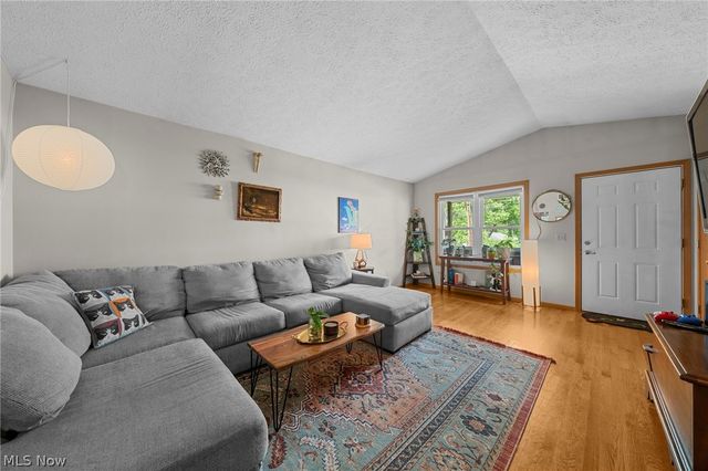 77 29th Street NW, Barberton, OH 44203