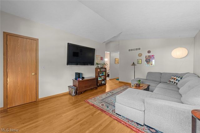 77 29th Street NW, Barberton, OH 44203
