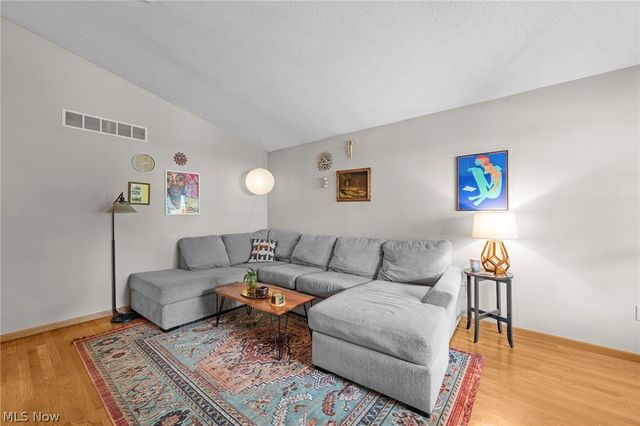 77 29th Street NW, Barberton, OH 44203