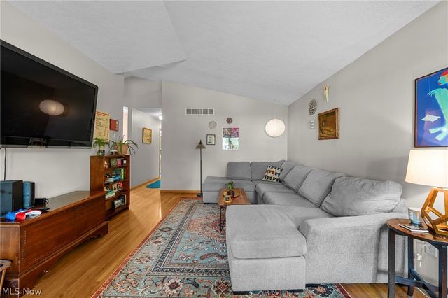 77 29th Street NW, Barberton, OH 44203