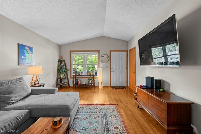 77 29th Street NW, Barberton, OH 44203