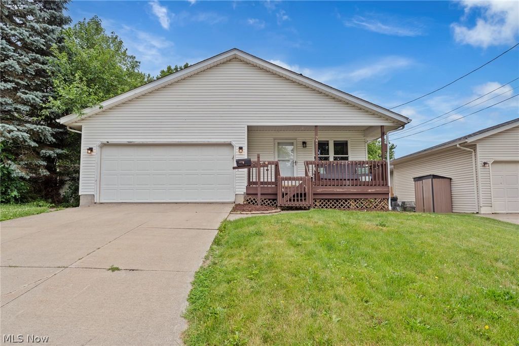 77 29th Street NW, Barberton, OH 44203