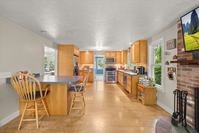 115 Springhill Ave, Bridgewater, MA 02324