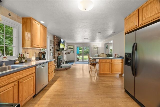 115 Springhill Ave, Bridgewater, MA 02324