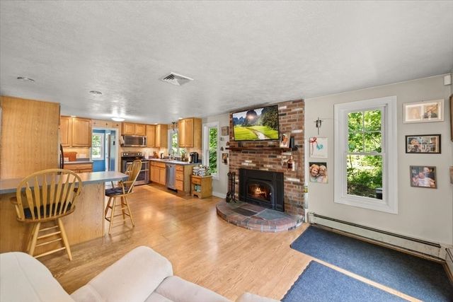 115 Springhill Ave, Bridgewater, MA 02324