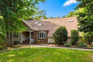 35 Hyacinth Drive, Nashua, NH 03062