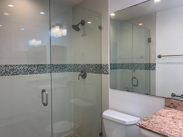 907 NE 199th St 204, Miami, FL 33179