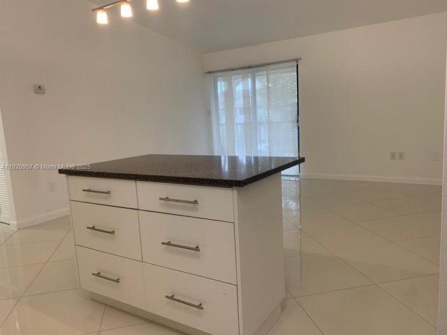 907 NE 199th St 204, Miami, FL 33179