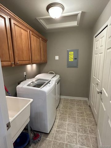 14574 Moravian Manor Circle, Sterling Heights, MI 48312